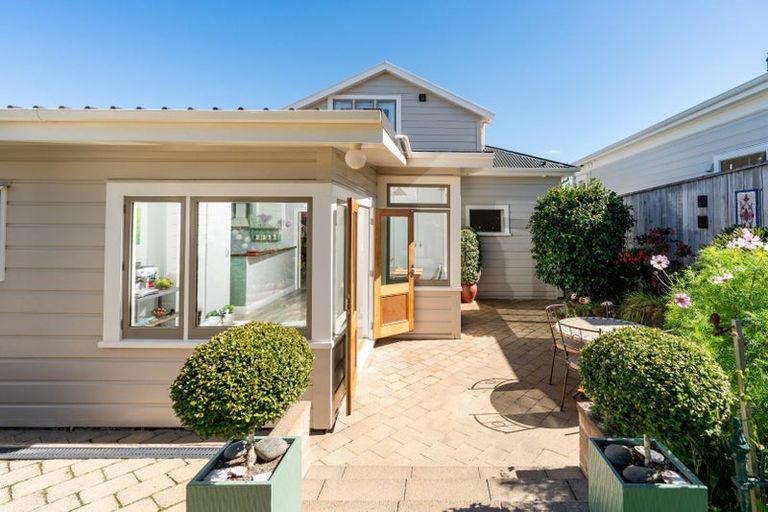 Photo of property in 13 West Road, Northland, Wellington, 6012