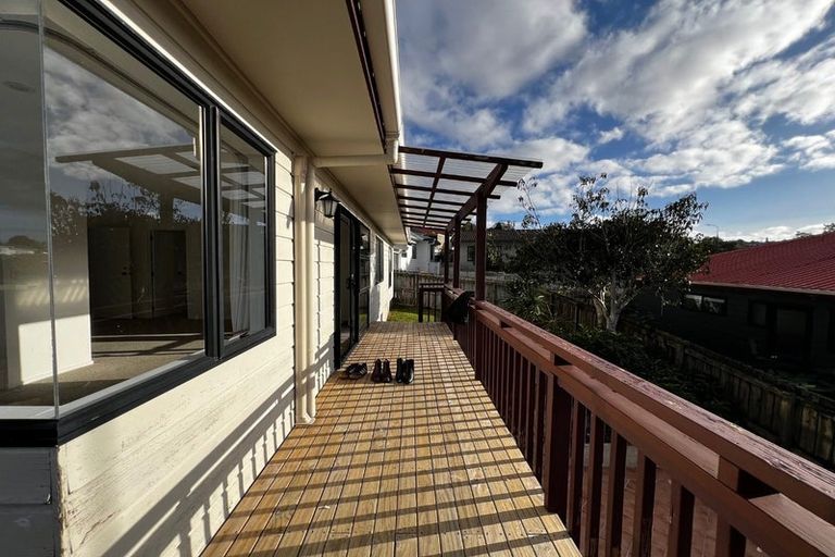 Photo of property in 1a Romulus Place, Totara Vale, Auckland, 0629
