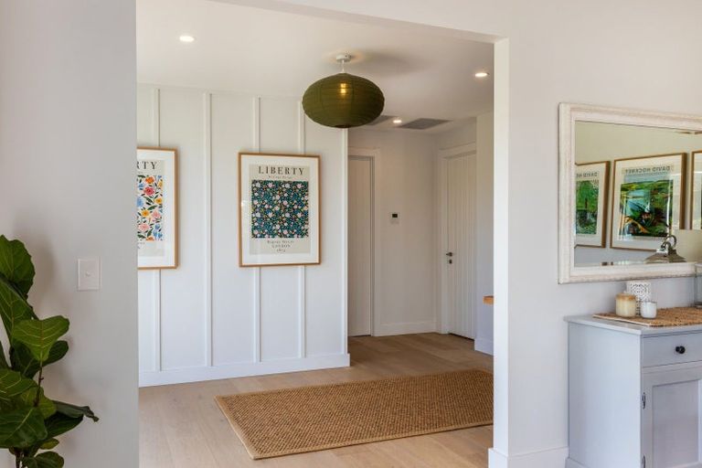 Photo of property in 5 Lens Way, Acacia Bay, Taupo, 3385