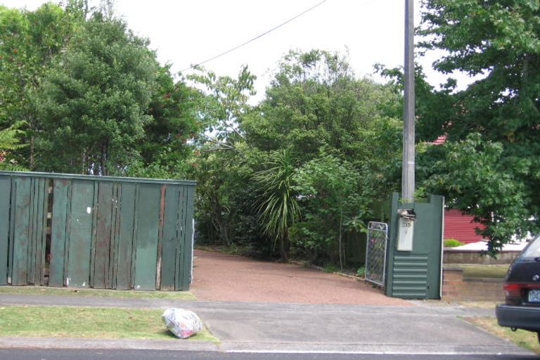 Photo of property in 1/215 Eskdale Road, Birkenhead, Auckland, 0626