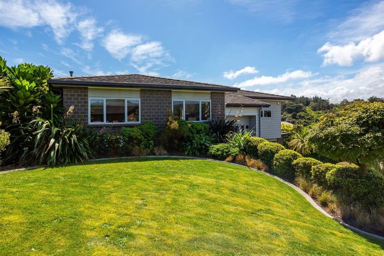 Photo of property in 17 Dusky Crescent, Aotea, Porirua, 5024