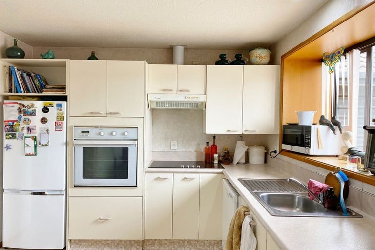 Photo of property in 32 Bowen Street, Upper Riccarton, Christchurch, 8041