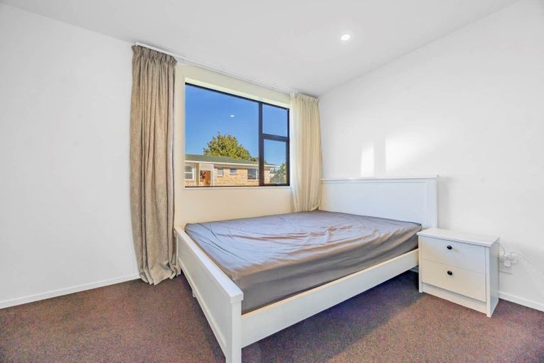 Photo of property in 15/15 Chivalry Road, Glenfield, Auckland, 0629