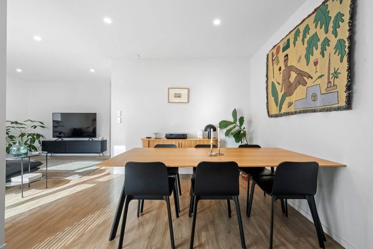 Photo of property in 15 Korama Lane, New Lynn, Auckland, 0600