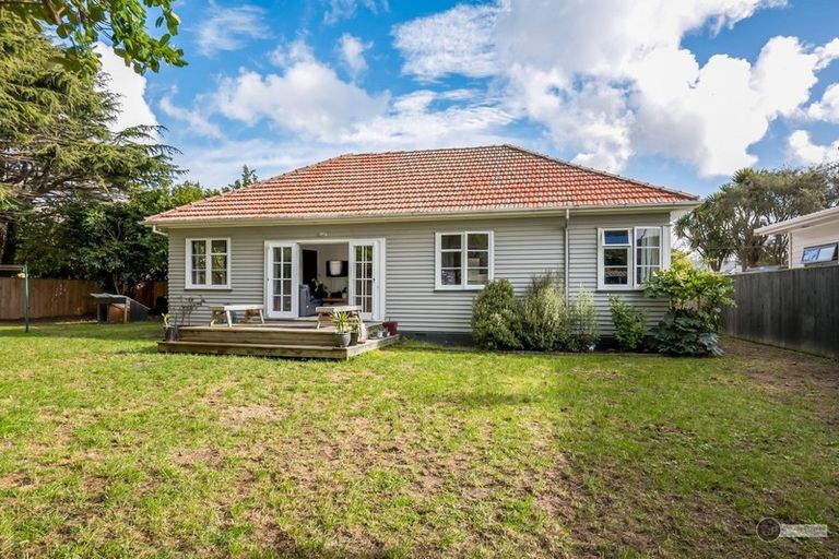 Photo of property in 11 Seddon Street, Naenae, Lower Hutt, 5011