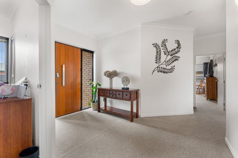 Photo of property in 5 Crabapple Close, Milson, Palmerston North, 4414
