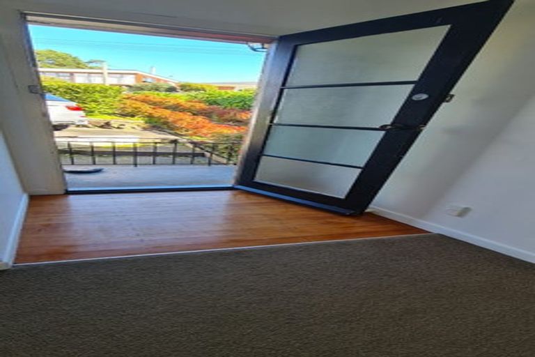 Photo of property in 44 Exmouth Road, Northcote, Auckland, 0627