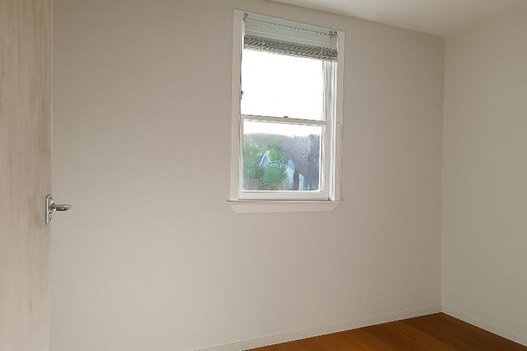 Photo of property in 1/4 Sydney Street, Hauraki, Auckland, 0622