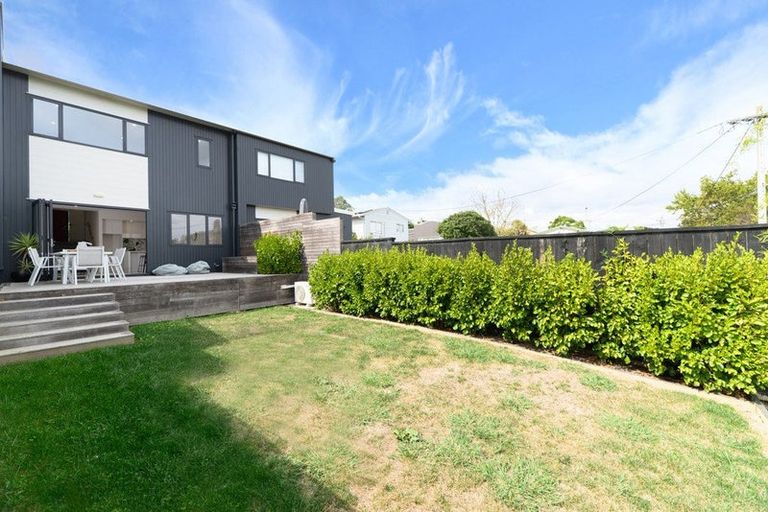 Photo of property in 19b Tawa Road, Te Atatu Peninsula, Auckland, 0610