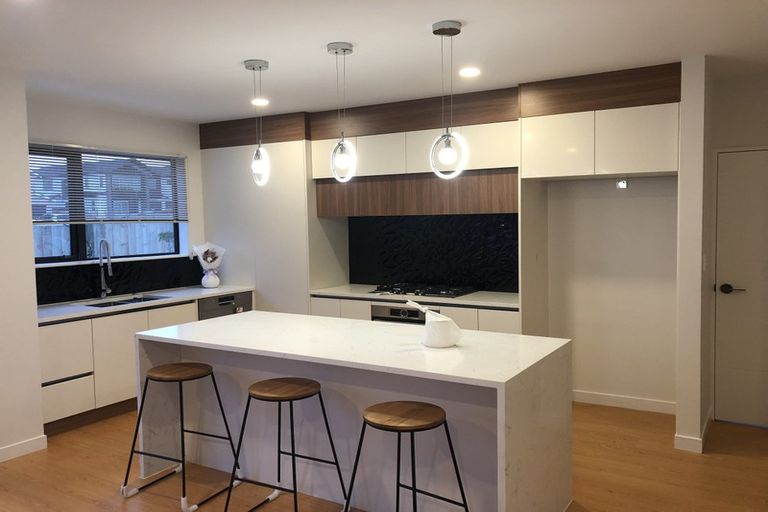 Photo of property in 41 Toanui Road, Hobsonville, Auckland, 0616