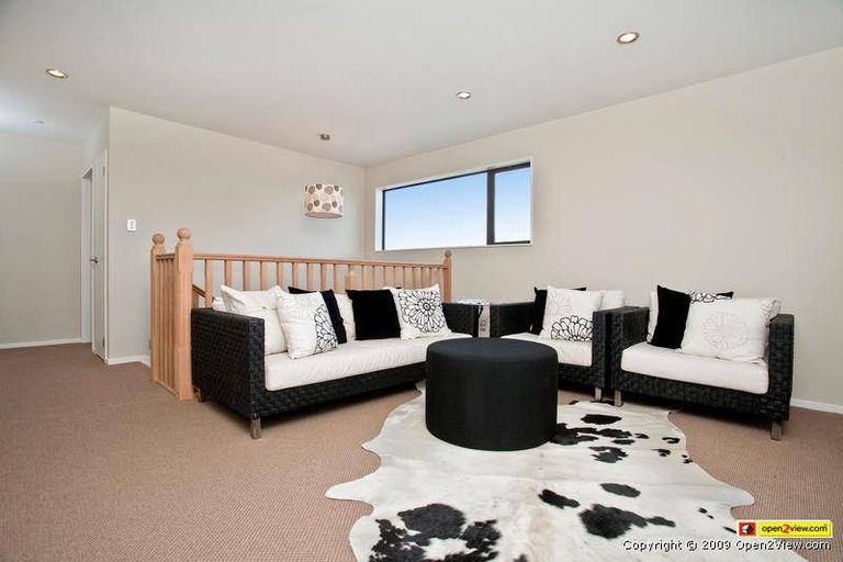 Photo of property in 22 Catlins Place, Fairview Heights, Auckland, 0632