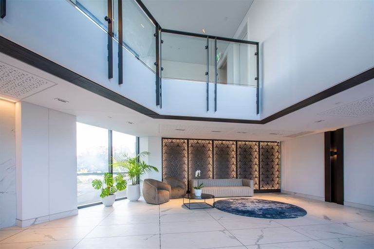 Photo of property in 1/37 Woodlands Crescent, Browns Bay, Auckland, 0630