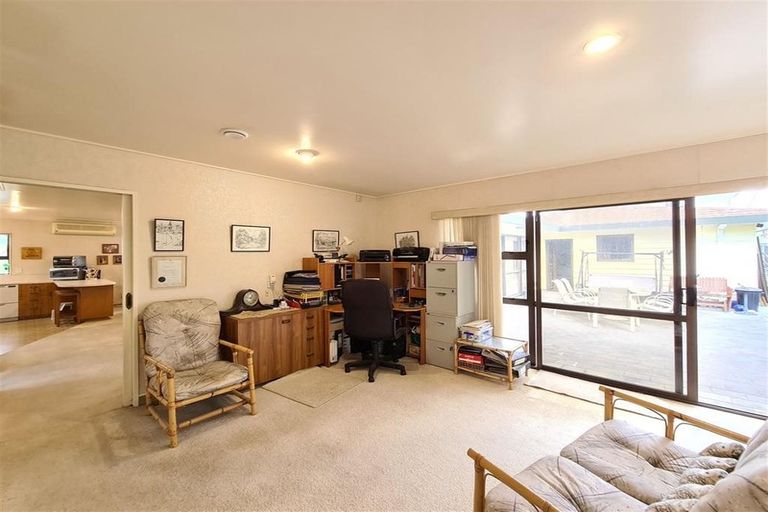 Photo of property in 100 Freyberg Avenue, Tamatea, Napier, 4112