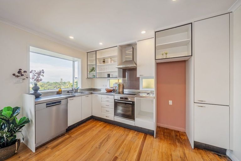 Photo of property in 3 Mertoun Terrace, Highbury, Wellington, 6012