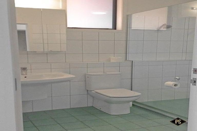 Photo of property in 222 Oriental Parade, Oriental Bay, Wellington, 6011