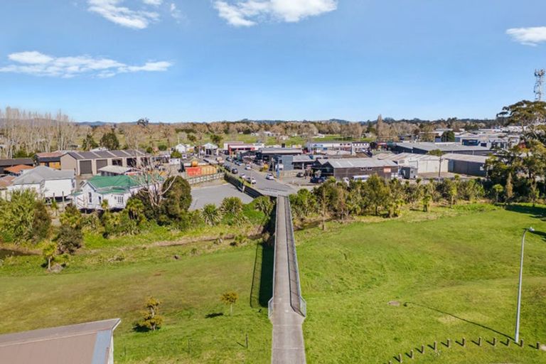 Photo of property in 24 Weza Lane, Kumeu, 0810