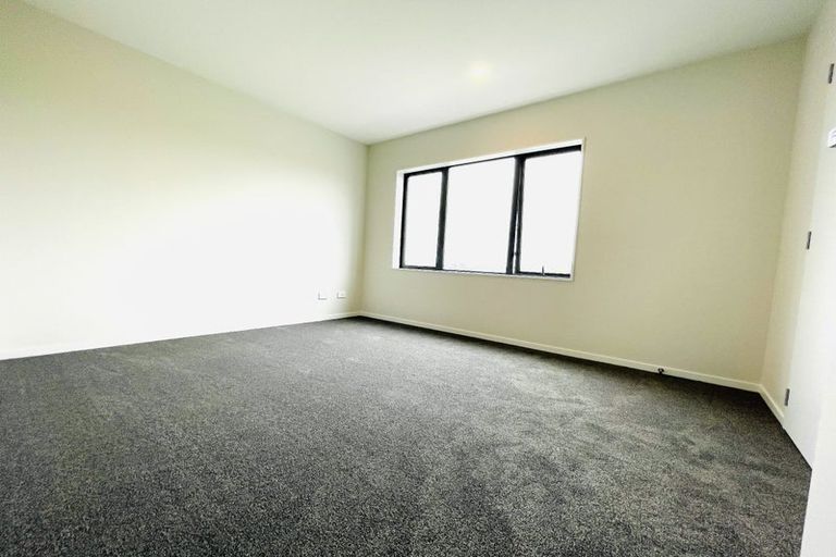 Photo of property in 32 Auranga Drive, Karaka, 2113