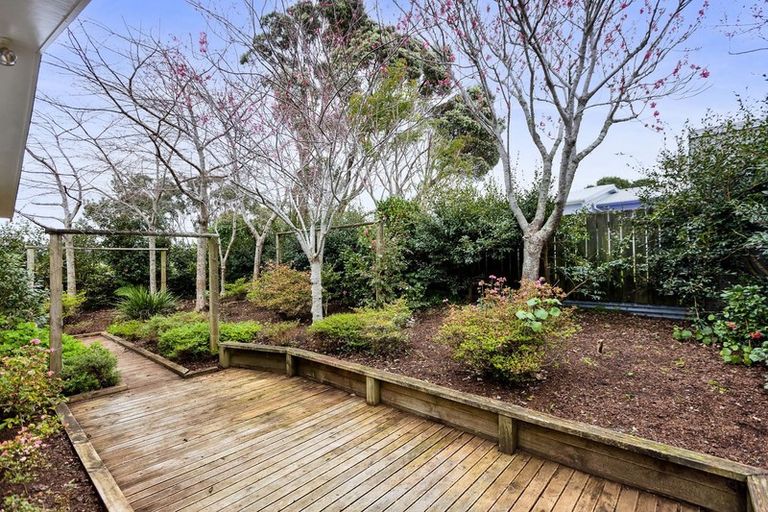Photo of property in 2/6 Hood Place, Spotswood, New Plymouth, 4310