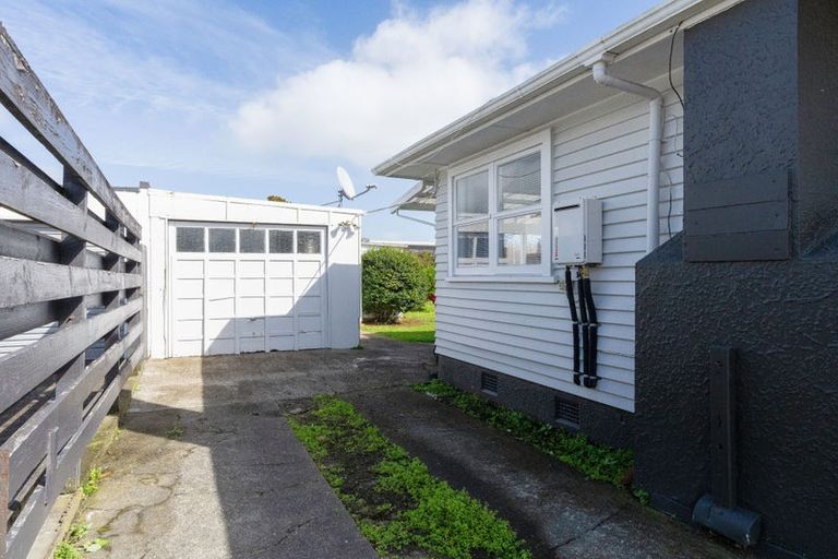 Photo of property in 16 Bledisloe Street, Levin, 5510