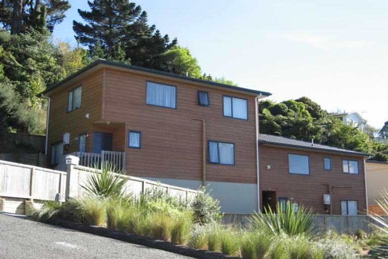 Photo of property in 4 Stella Grove, Newlands, Wellington, 6037