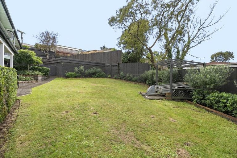 Photo of property in 10 Whitby Place, Westown, New Plymouth, 4310