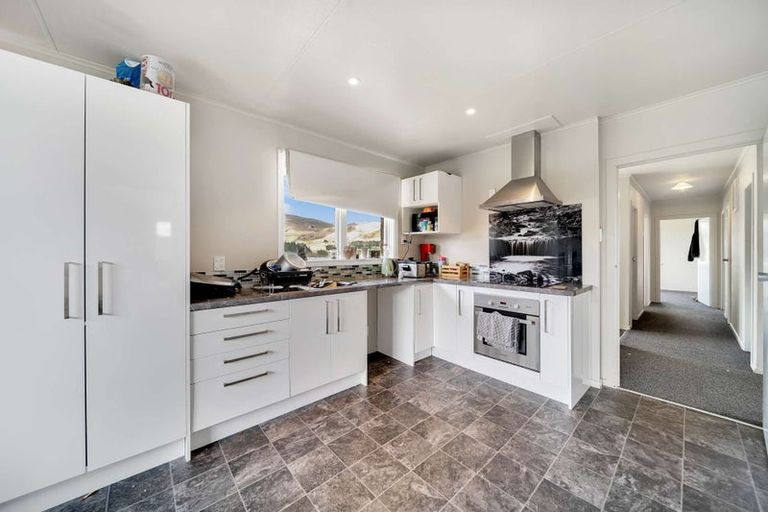 Photo of property in 3 George Street, Clinton, 9534