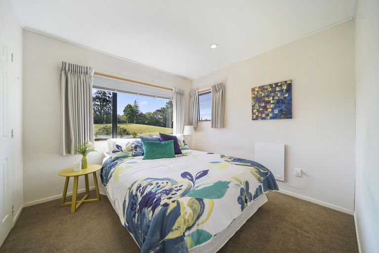 Photo of property in 93a Botany Road, Botany Downs, Auckland, 2010
