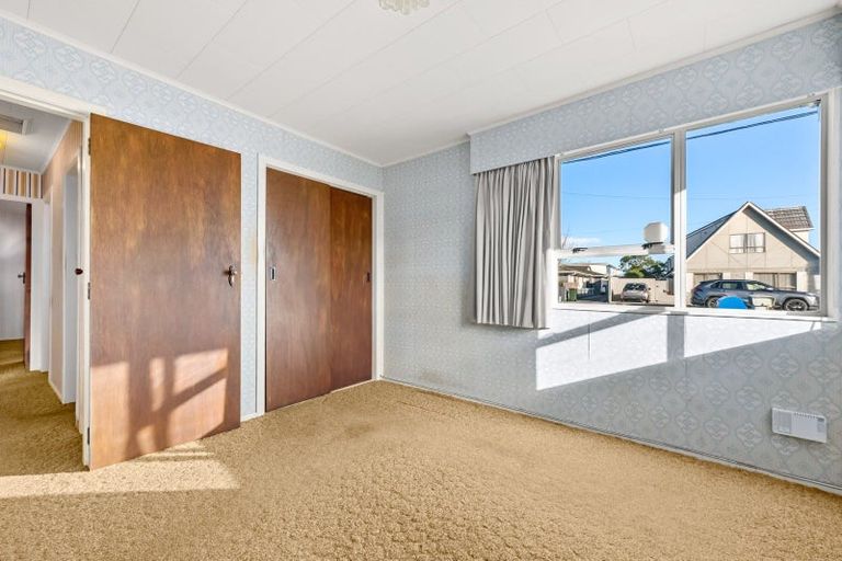 Photo of property in 52d Whites Line West, Woburn, Lower Hutt, 5010