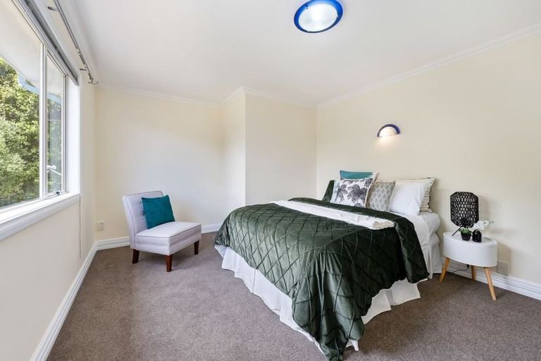Photo of property in 24 Saunders Close, Whitby, Porirua, 5024