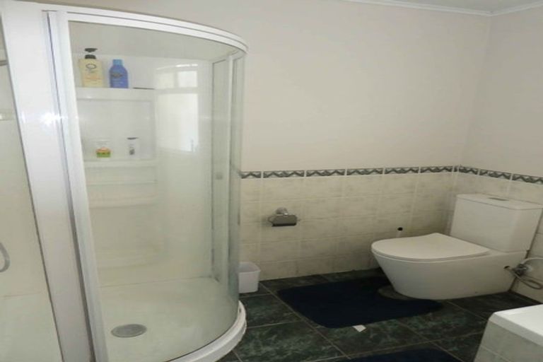 Photo of property in 25c Thornlow Street, Glendene, Auckland, 0602