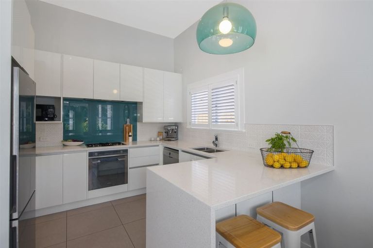 Photo of property in 3 Randwick Road, Northland, Wellington, 6012