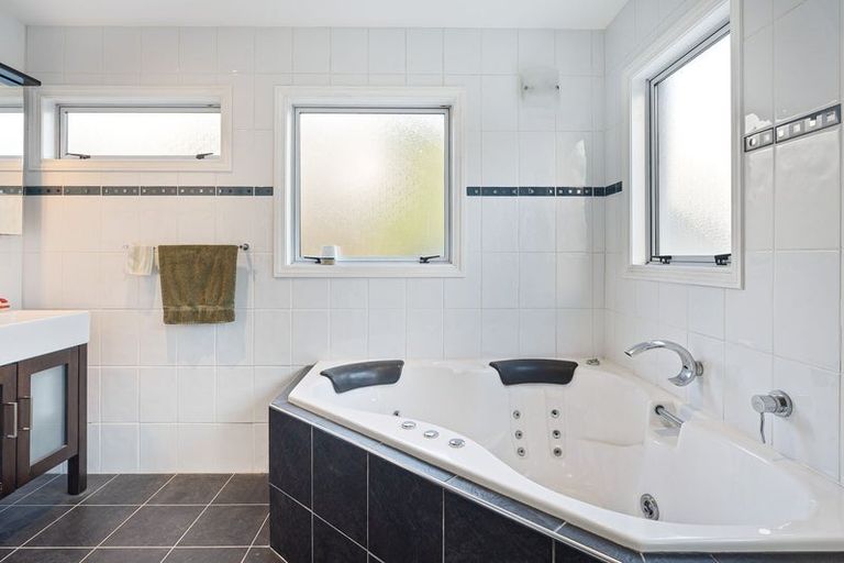 Photo of property in 103 Grahams Road, Burnside, Christchurch, 8053