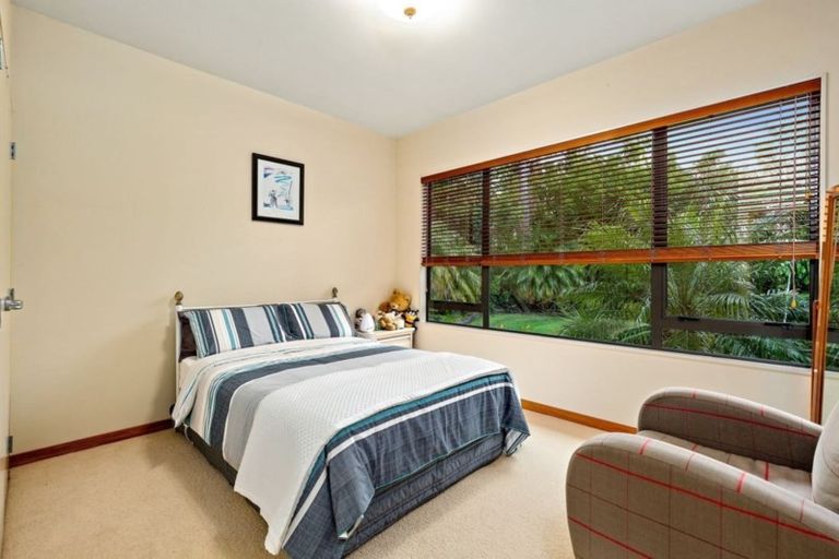 Photo of property in 3 Lupetti Rise, West Harbour, Auckland, 0618