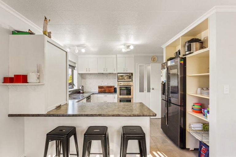 Photo of property in 28 Brandon Street, Otaki, 5512