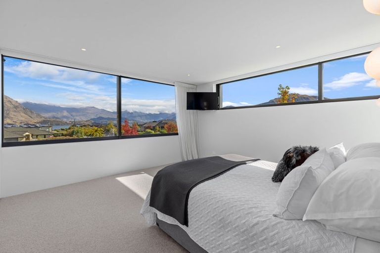 Photo of property in 34 Minaret Ridge, Wanaka, 9305