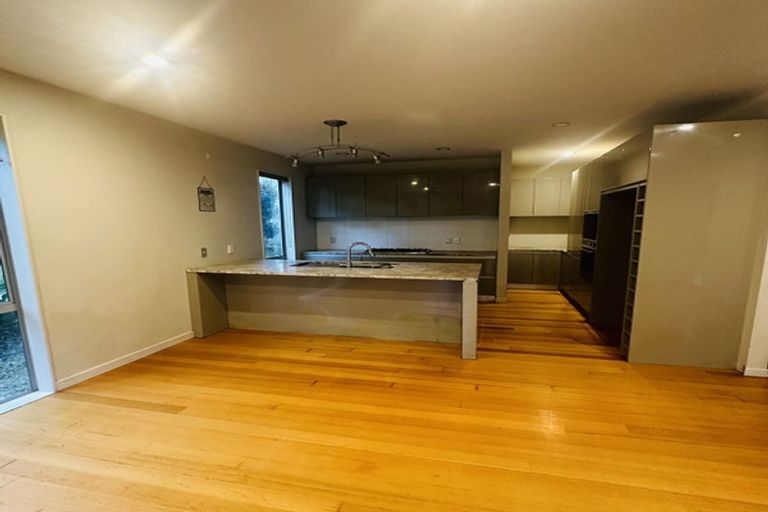 Photo of property in 22 Oak Bark Drive, Schnapper Rock, Auckland, 0632