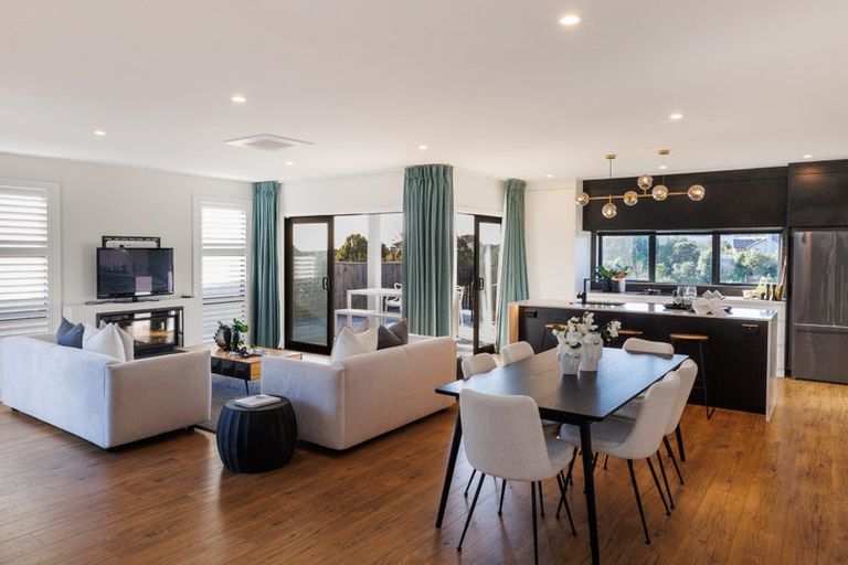 Photo of property in 18 Silkwood Place, Fitzherbert, Palmerston North, 4410
