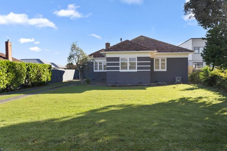 Photo of property in 35 Upjohn Street, Brooklands, New Plymouth, 4310