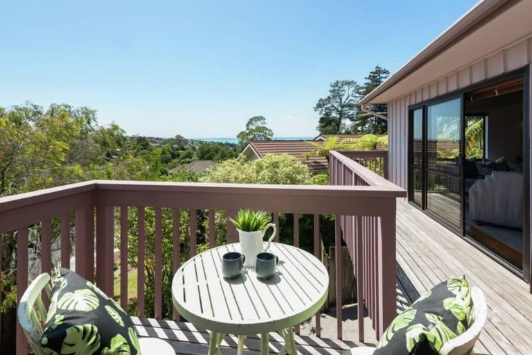 Photo of property in 9 Lastel Place, Shelly Park, Auckland, 2014