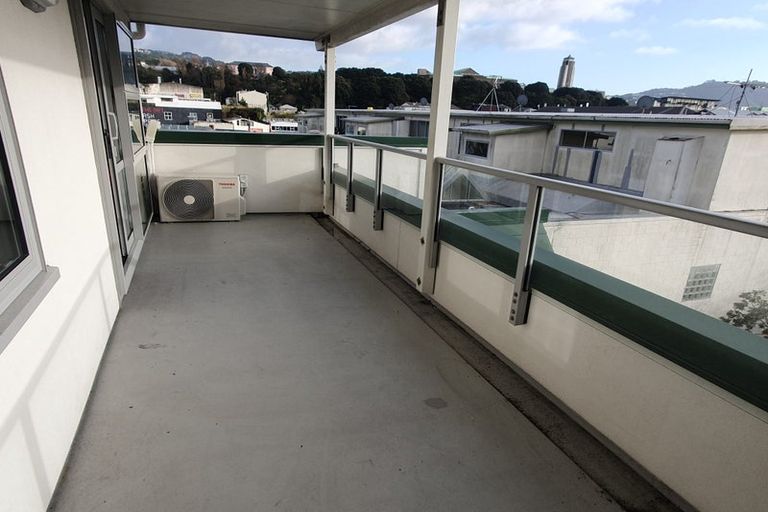 Photo of property in 8 Girton Terrace, Mount Cook, Wellington, 6021