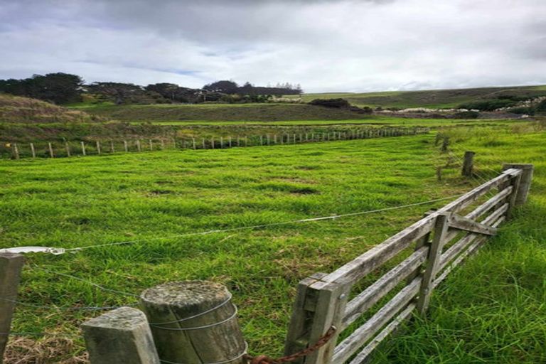 Photo of property in 35 Sutton Road, Te Horo, Otaki, 5582