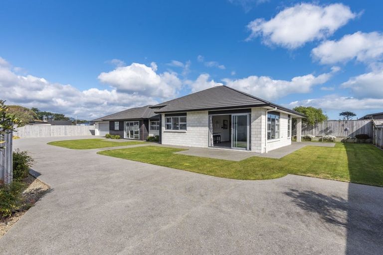 Photo of property in 16 Petrel Close, Paraparaumu Beach, Paraparaumu, 5032