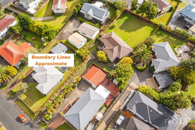 Photo of property in 10 Pahi Place, West Harbour, Auckland, 0618