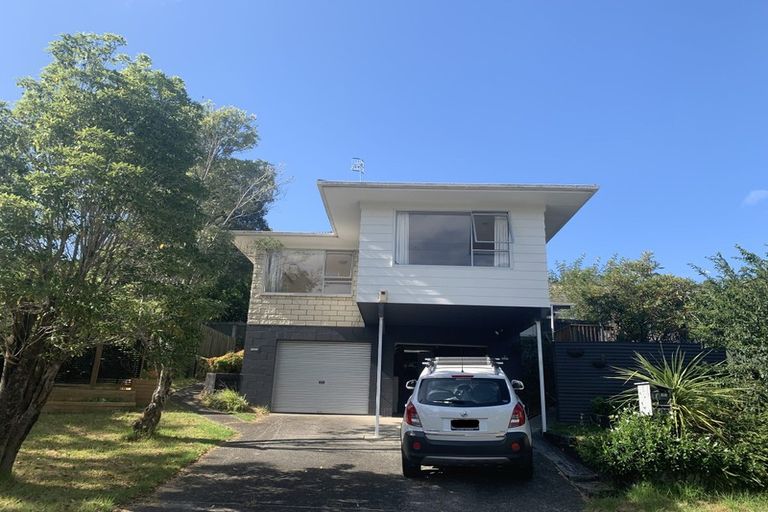 Photo of property in 1/4 Mahuta Grove, Northcote, Auckland, 0627