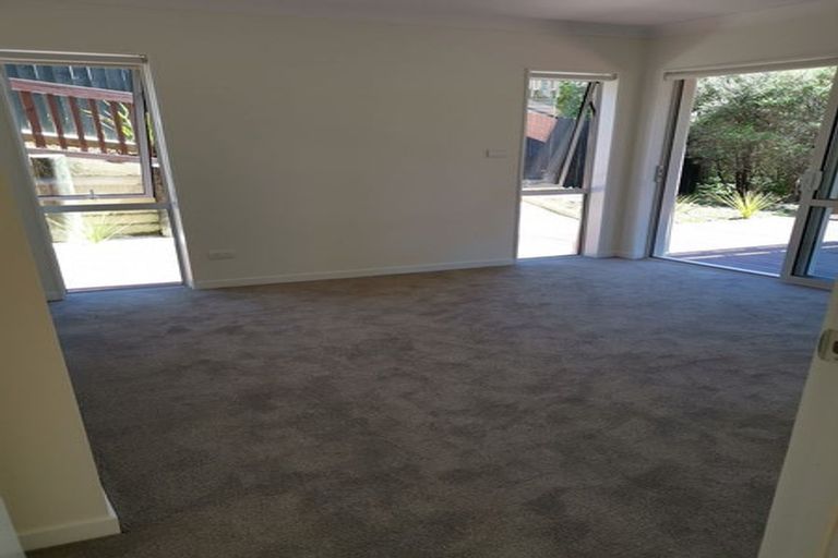 Photo of property in 16 Para Close, Fairview Heights, Auckland, 0632