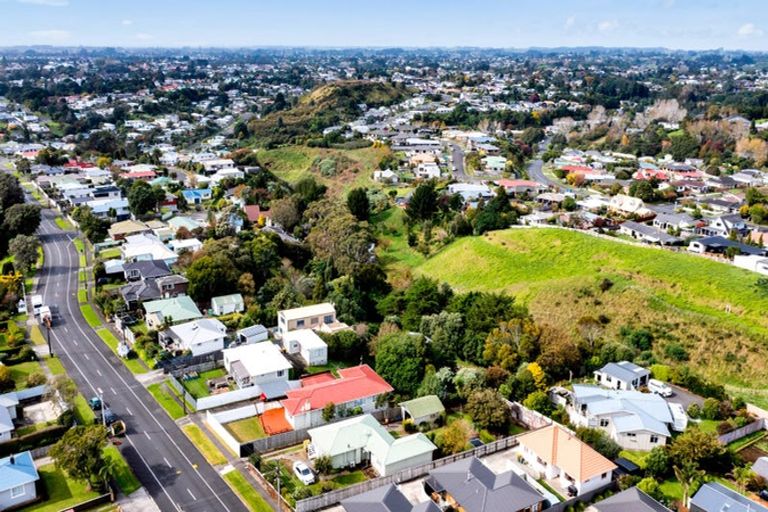 Photo of property in 237 Omata Road, Spotswood, New Plymouth, 4310