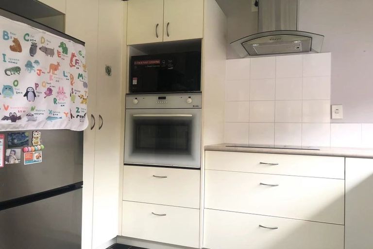 Photo of property in 33 Ginders Drive, Massey, Auckland, 0614