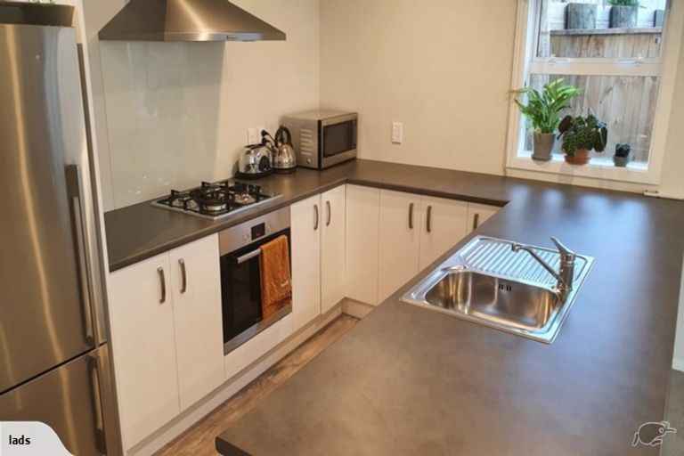 Photo of property in 20u7 Glanmire Road, Newlands, Wellington, 6037