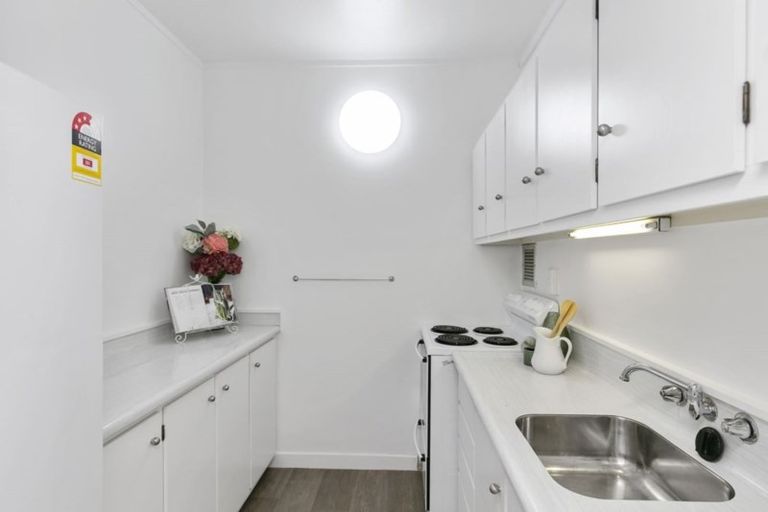 Photo of property in Hobson Court Flats, 22/70u Hobson Street, Thorndon, Wellington, 6011