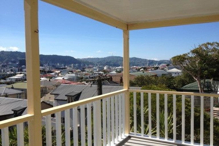 Photo of property in 55 Scarborough Terrace, Mount Victoria, Wellington, 6011